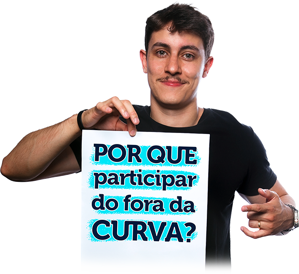 Felipe Guisoli segurando placa